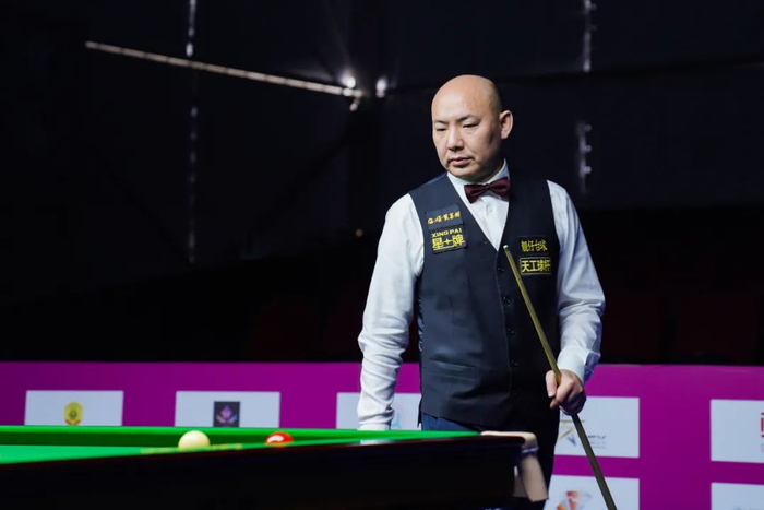 他加强了与 他加强了与