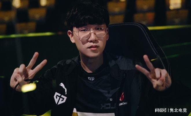 仅拉近了他 仅拉近了他