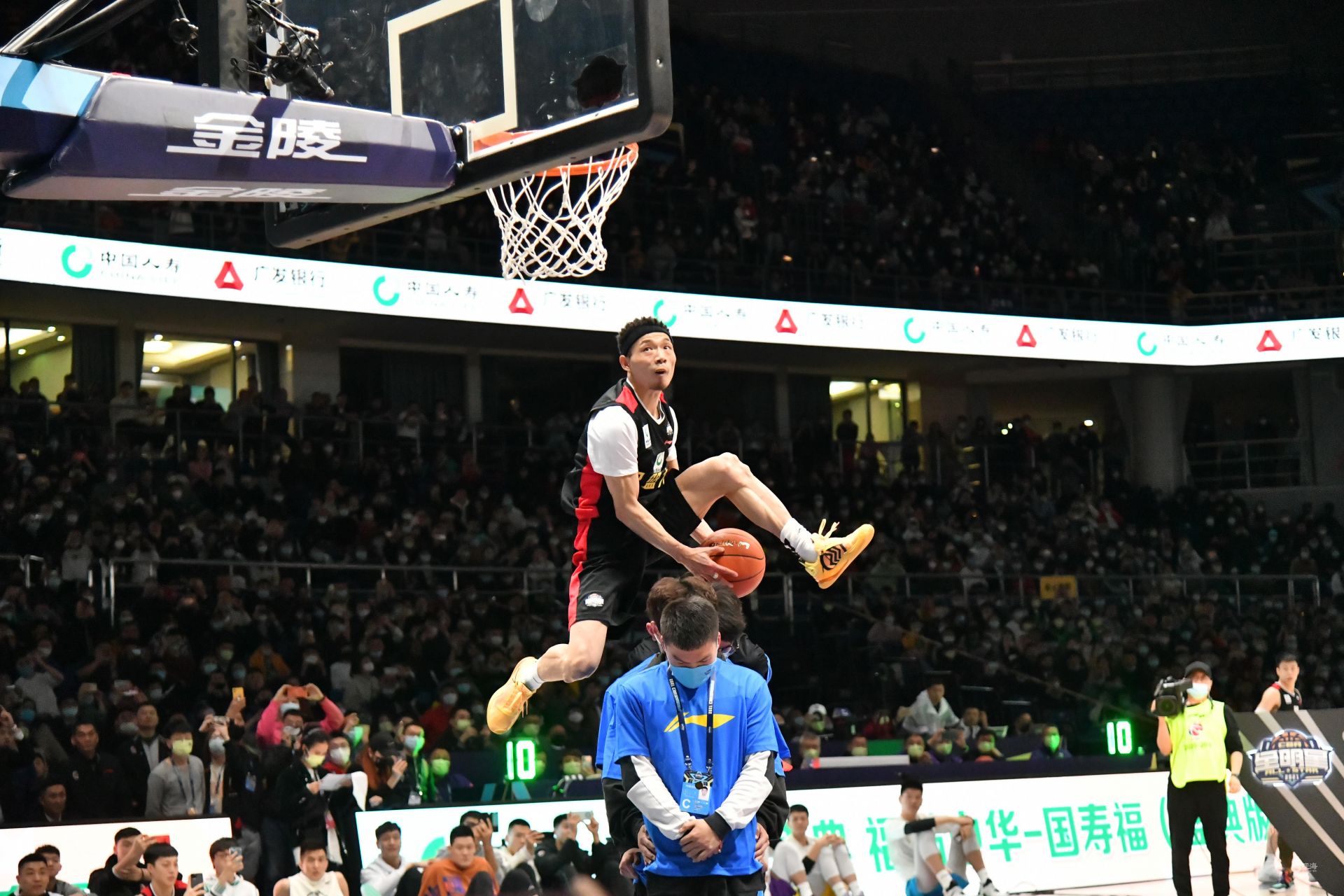 你需要我帮 你需要我帮